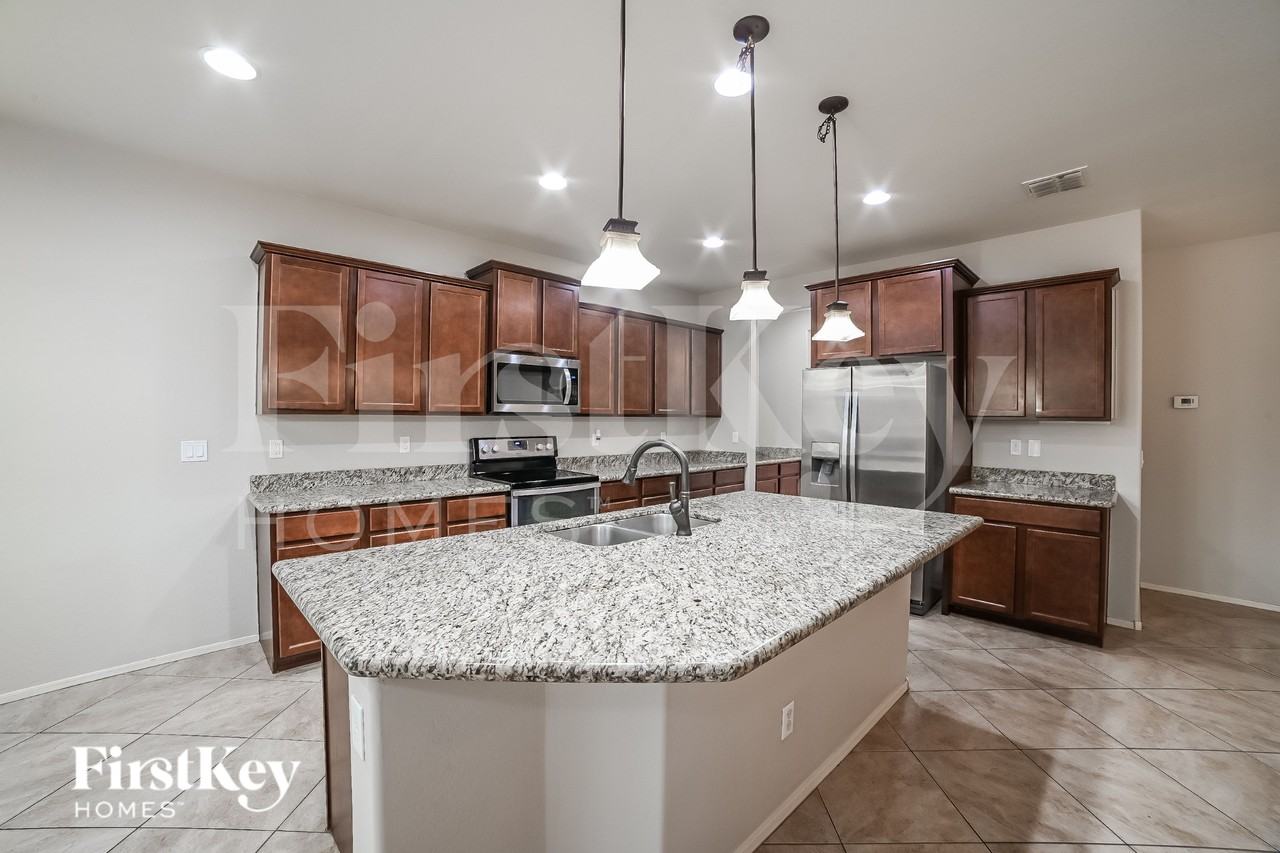 1931 W Desert Spring Way - Photo 4 of 15