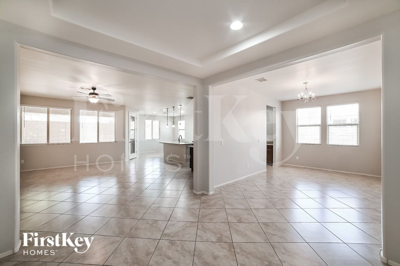 1931 W Desert Spring Way - Photo 6 of 15