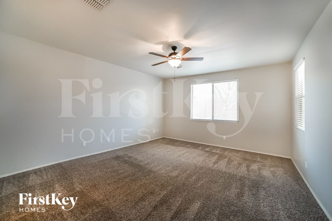 1931 W Desert Spring Way - Photo 7 of 15