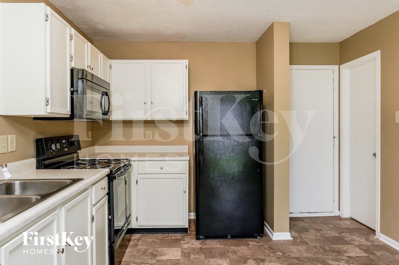 96 Winterwood Dr - Photo 4 of 15