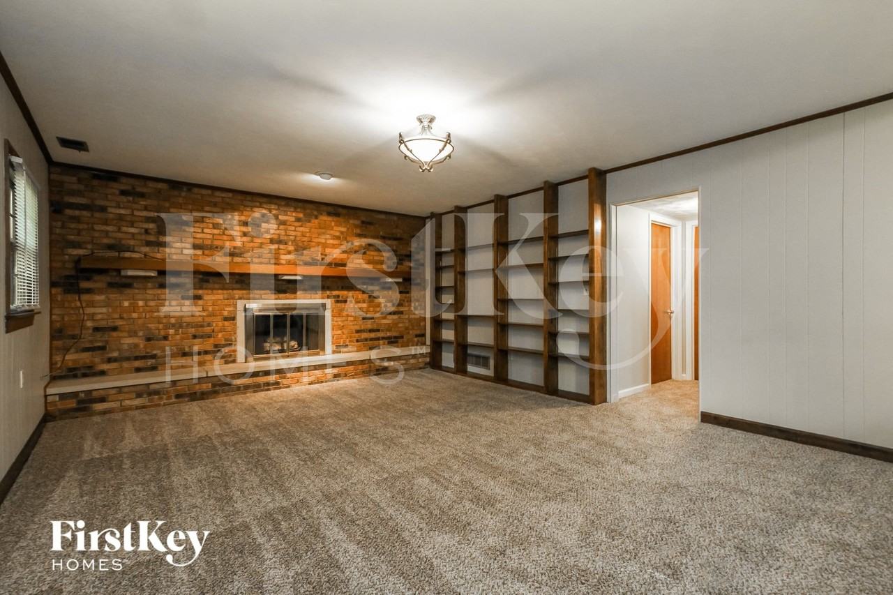 8341 Rodney Dr - Photo 2 of 15