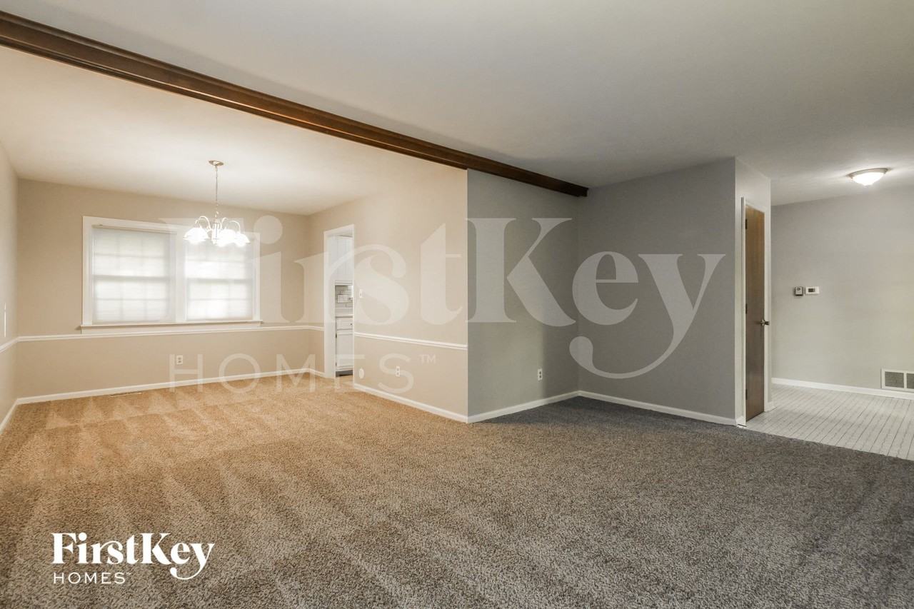 8341 Rodney Dr - Photo 6 of 15