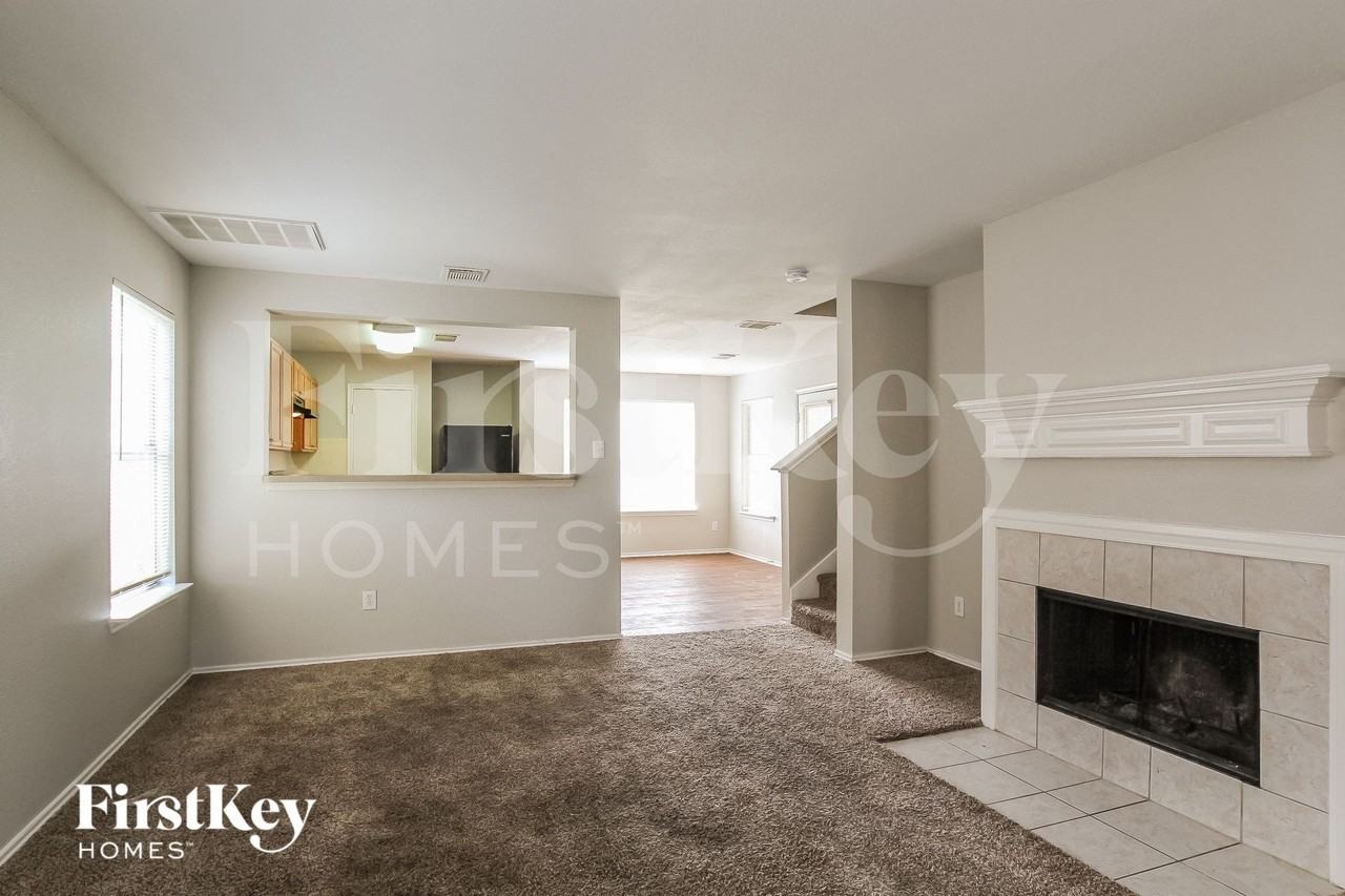 8126 Liberty Point Ln - Photo 3 of 15