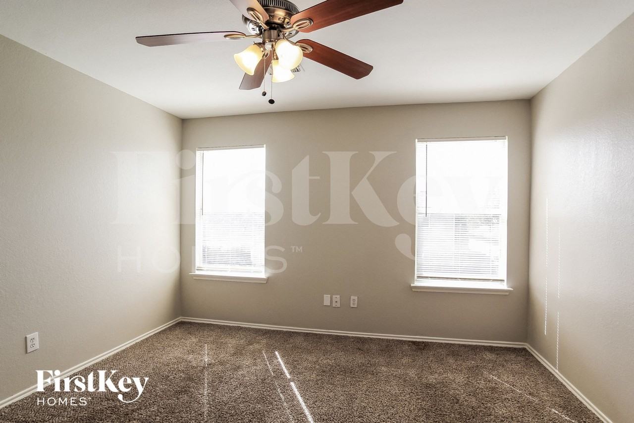 8126 Liberty Point Ln - Photo 7 of 15
