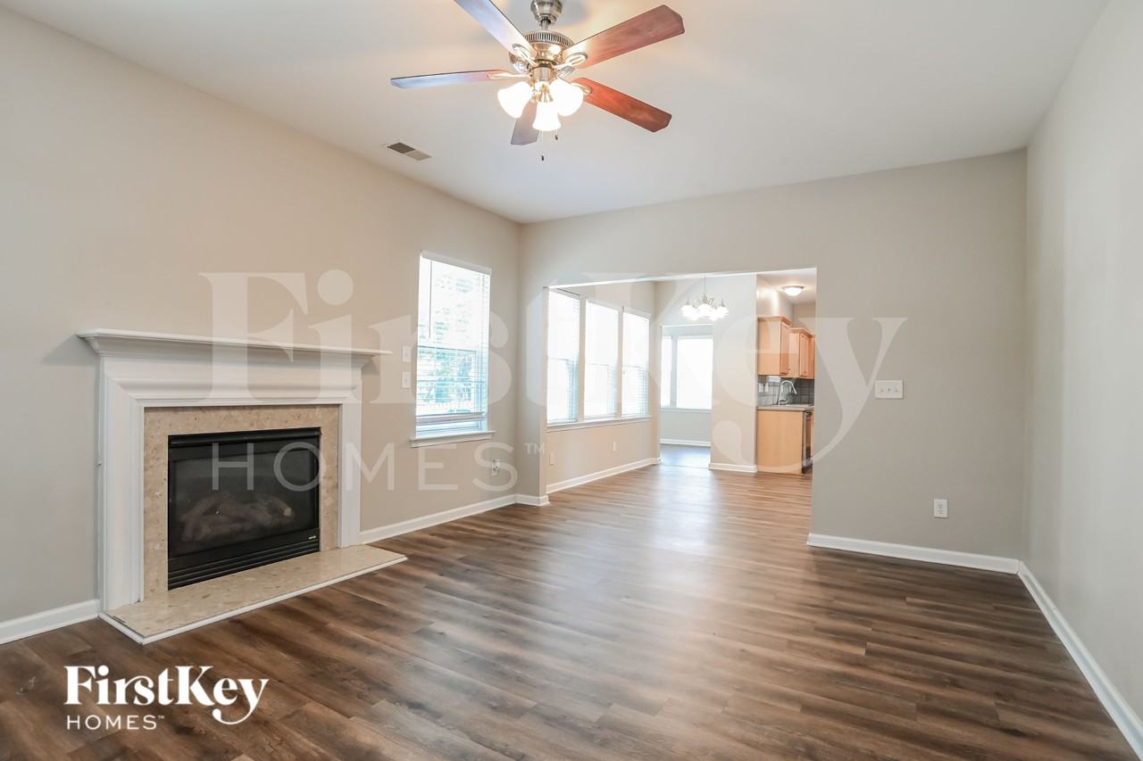 723 Marthas View Dr - Photo 3 of 16