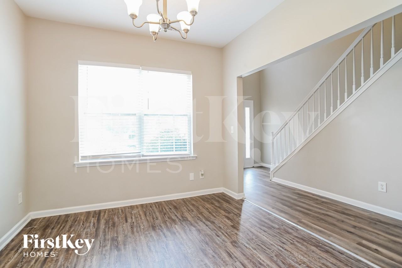 723 Marthas View Dr - Photo 4 of 16