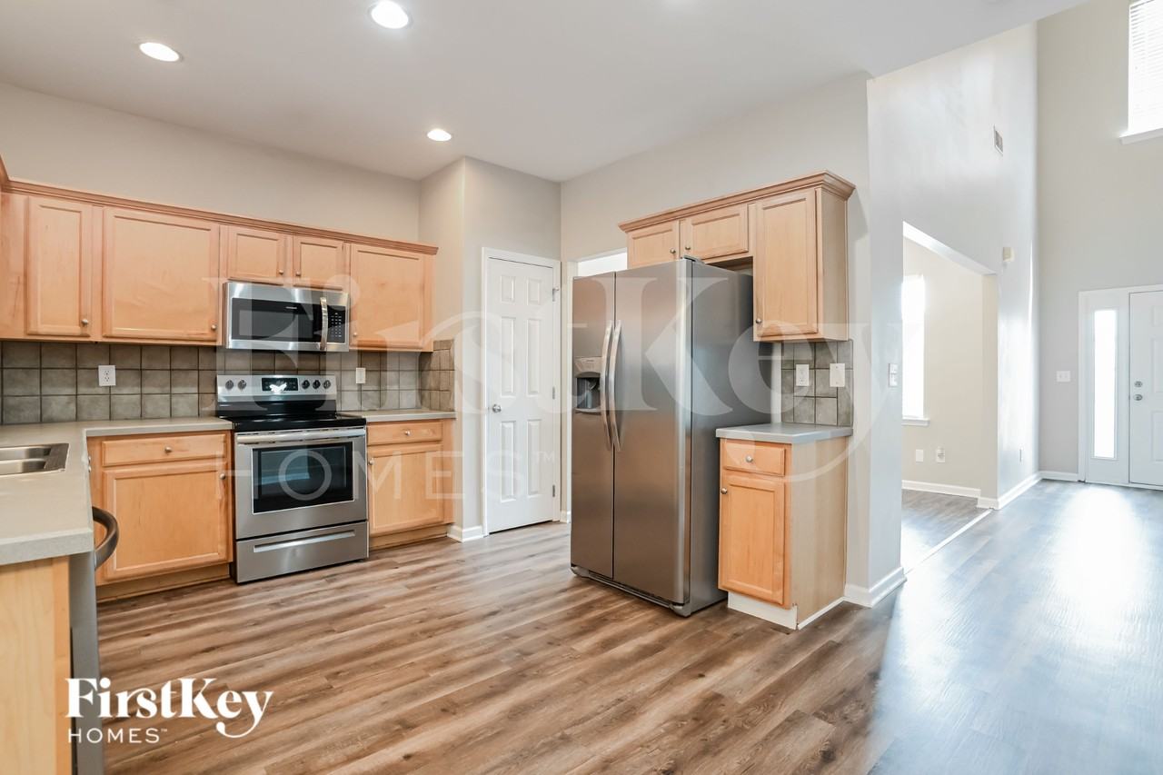 723 Marthas View Dr - Photo 5 of 16