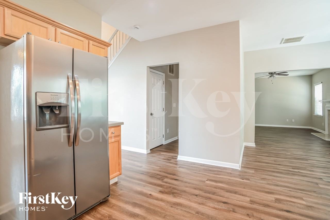 723 Marthas View Dr - Photo 6 of 16