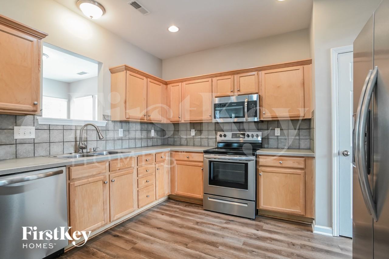 723 Marthas View Dr - Photo 7 of 16