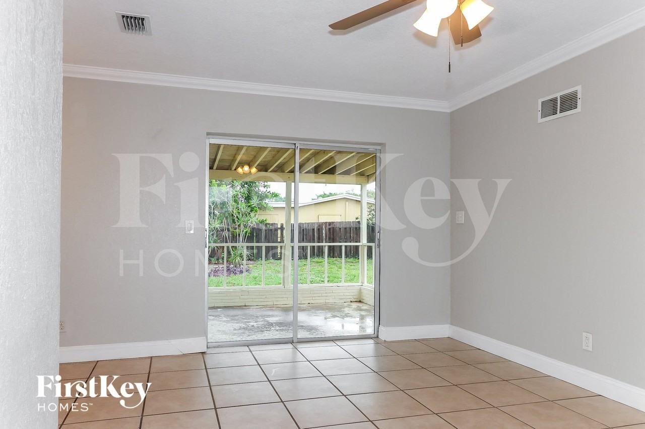 6231 Nw 20th St - Photo 5 of 15