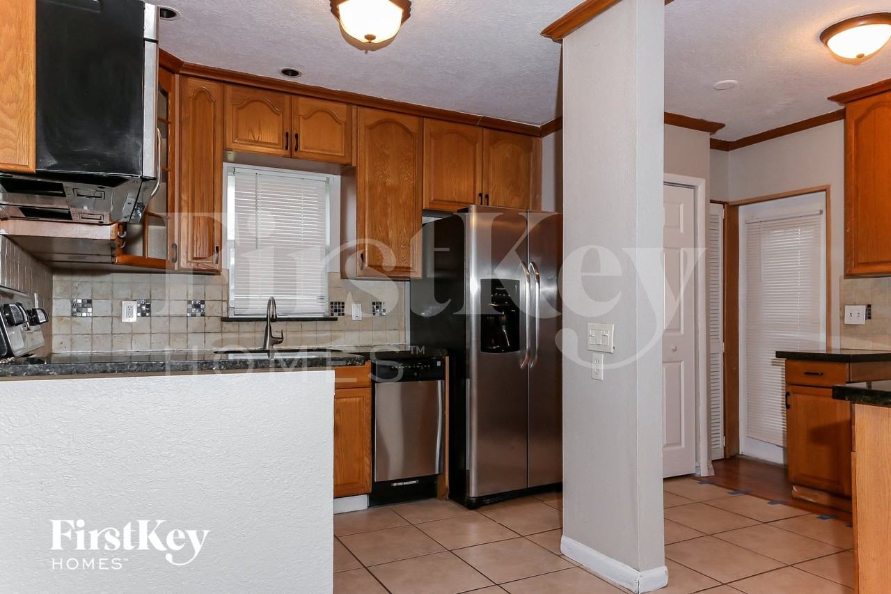 6231 Nw 20th St - Photo 6 of 15