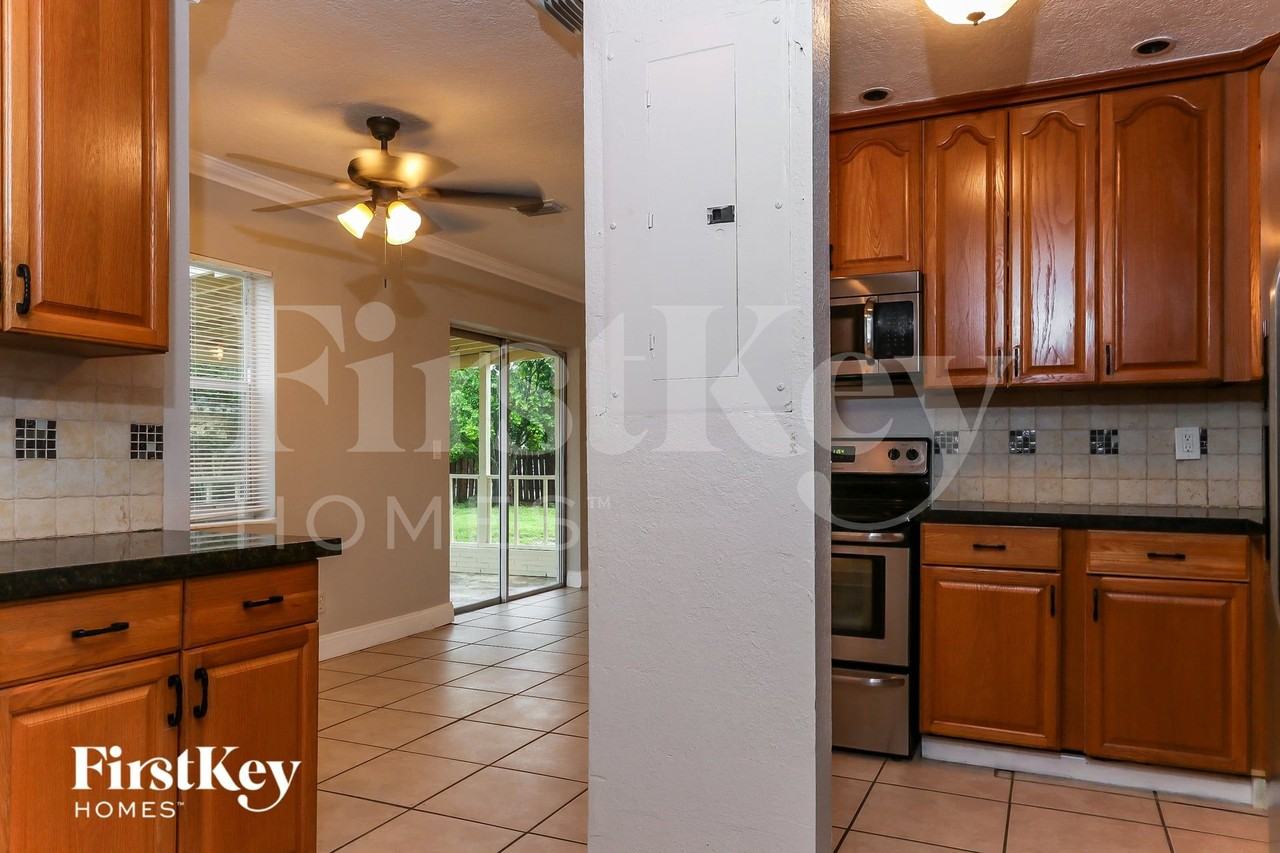 6231 Nw 20th St - Photo 7 of 15