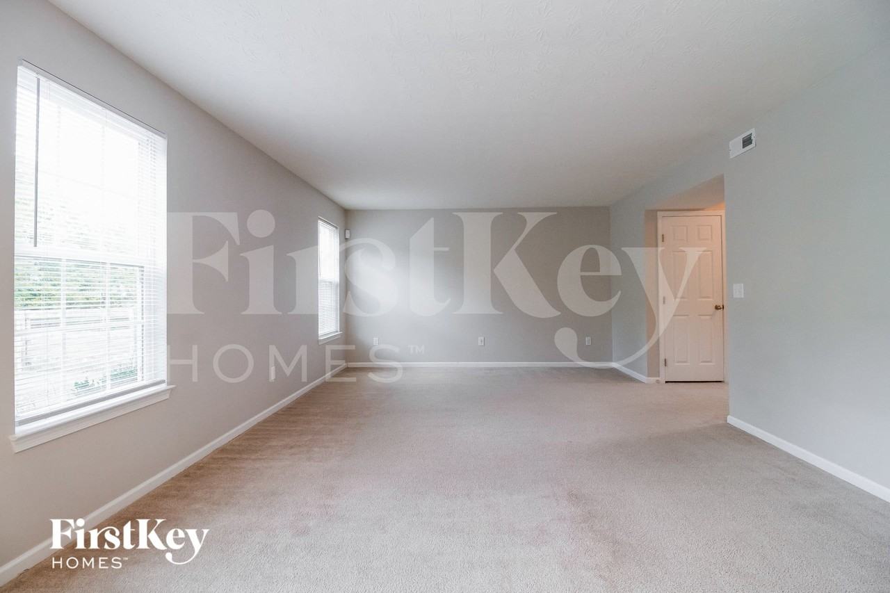 6038 Marsh Cir - Photo 4 of 15