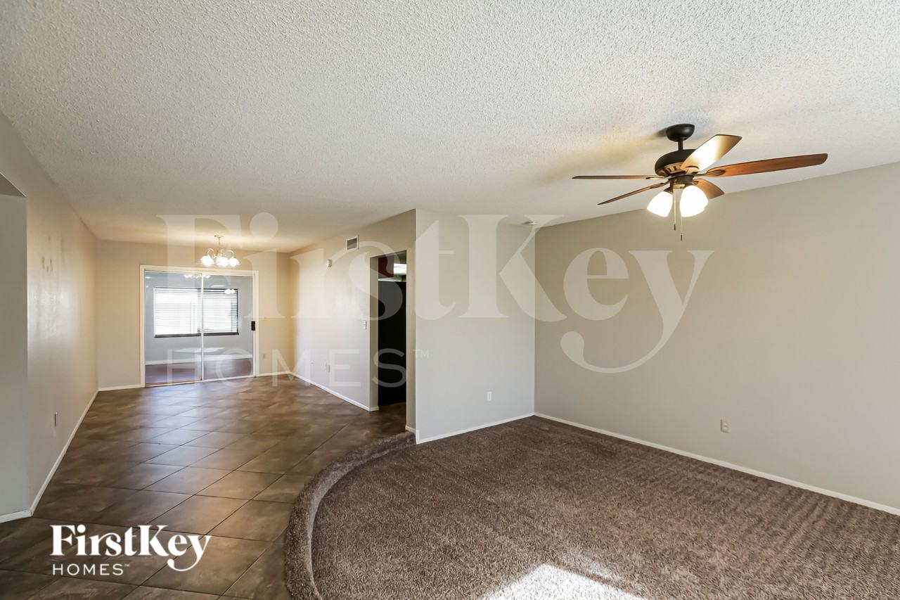 4656 W Townley Ave - Photo 3 of 16