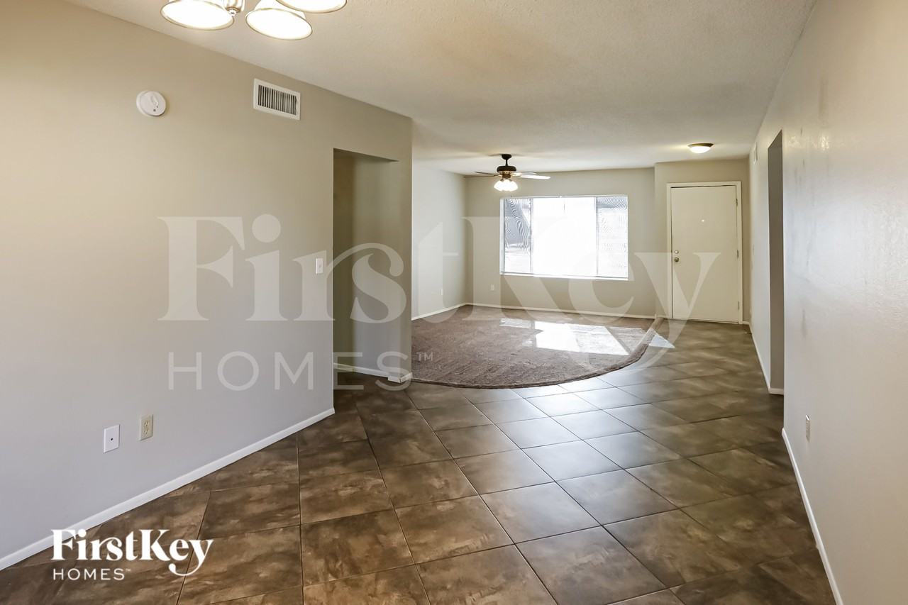 4656 W Townley Ave - Photo 4 of 16