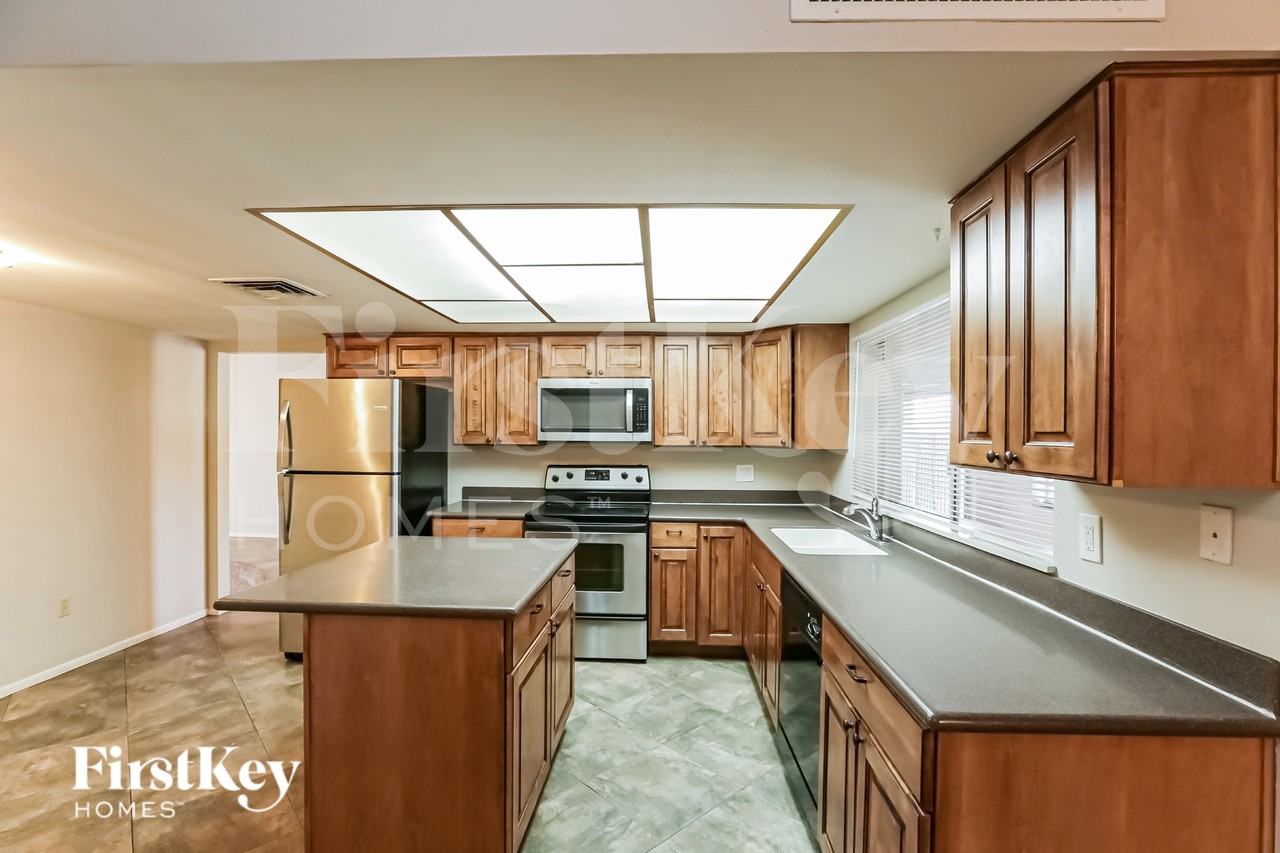 4656 W Townley Ave - Photo 5 of 16