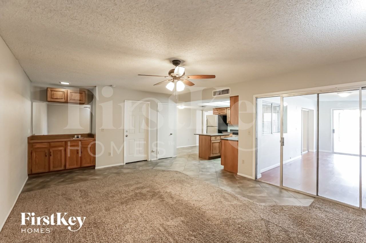 4656 W Townley Ave - Photo 6 of 16