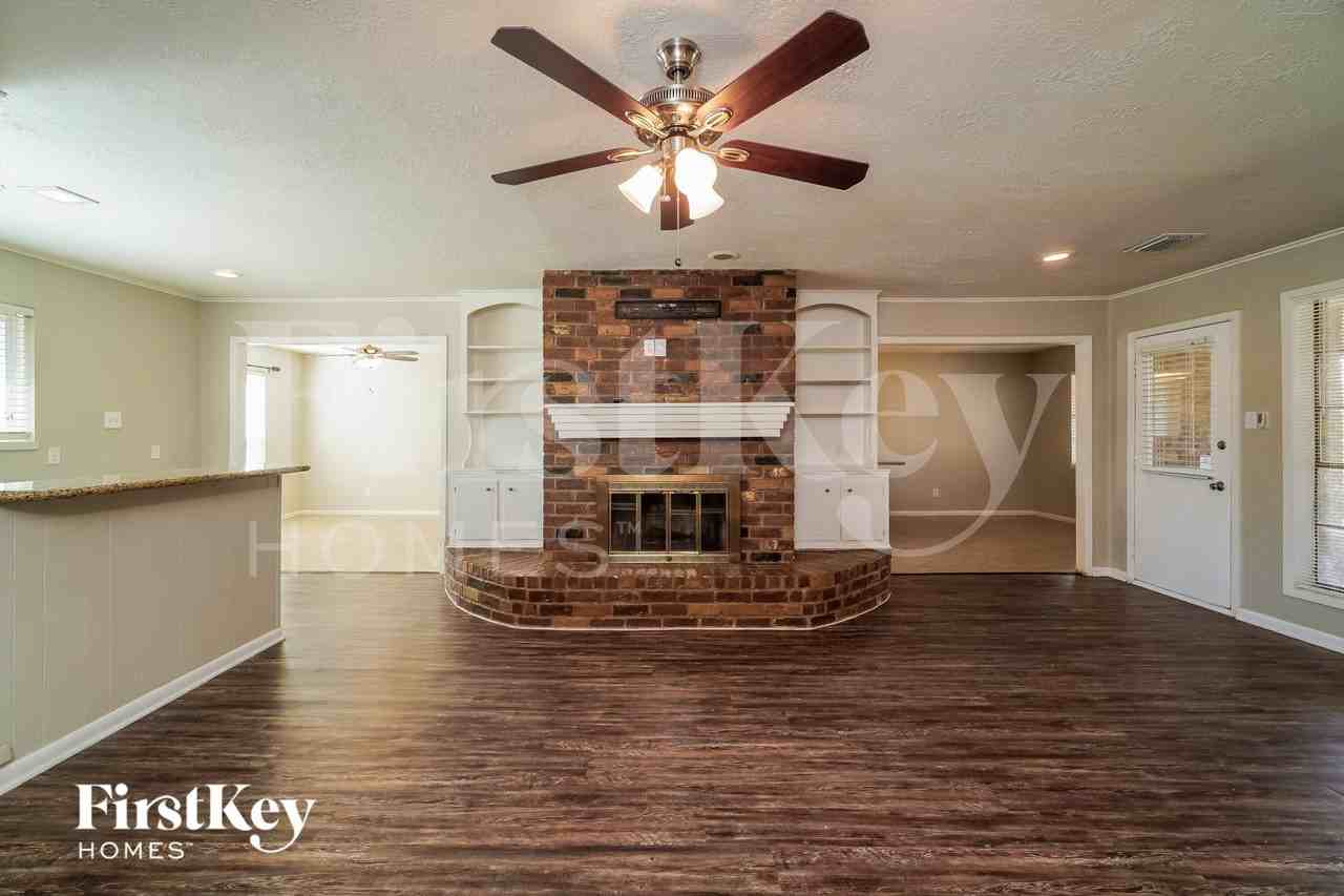 4611 White Cloud Ln - Photo 3 of 15