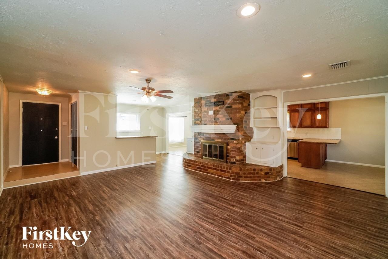 4611 White Cloud Ln - Photo 4 of 15