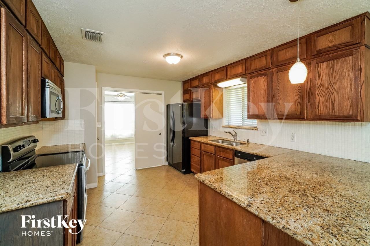 4611 White Cloud Ln - Photo 5 of 15