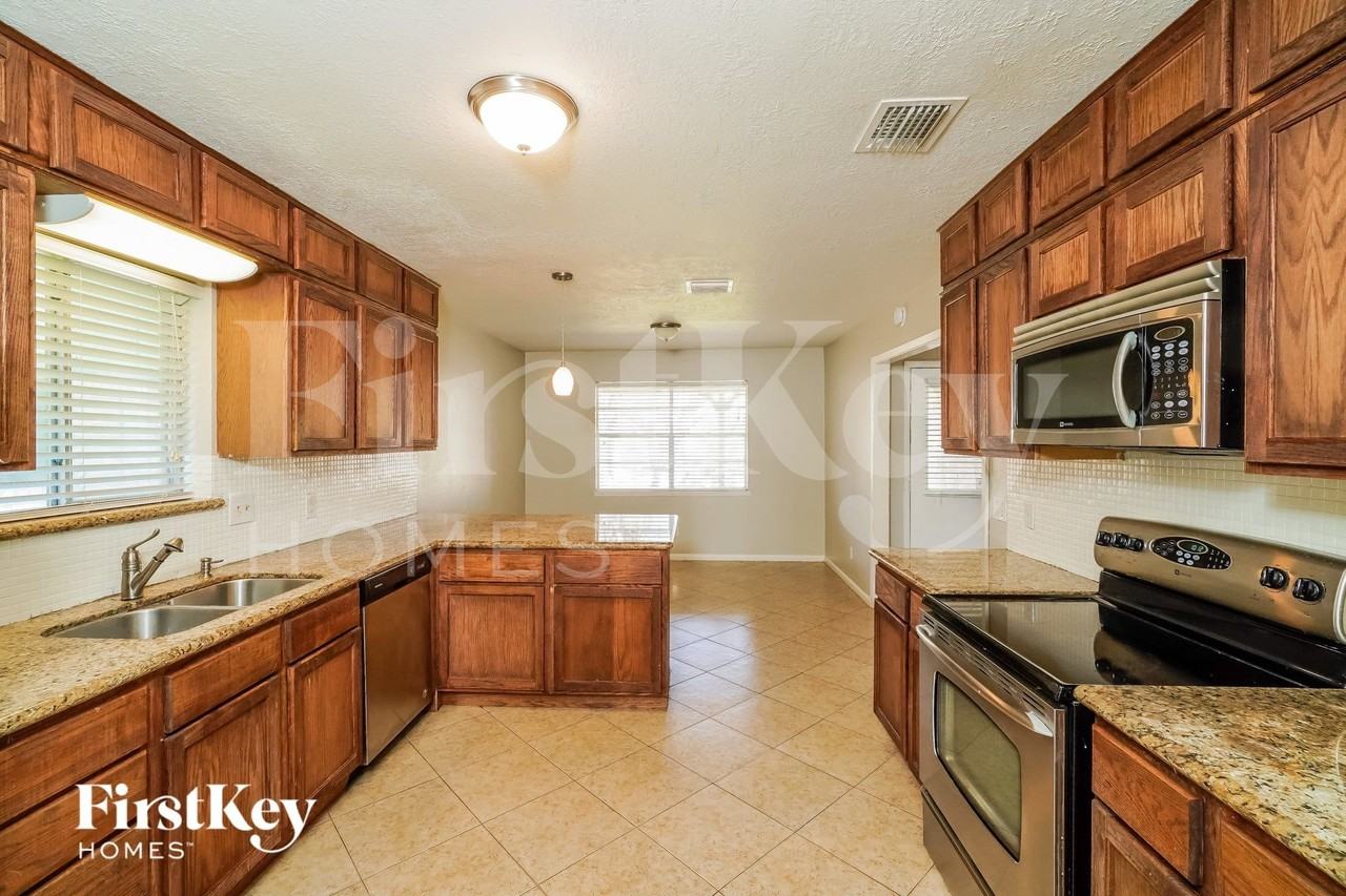 4611 White Cloud Ln - Photo 6 of 15