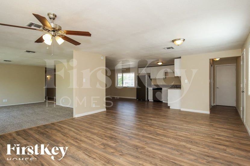 3826 W Griswold Rd - Photo 2 of 15