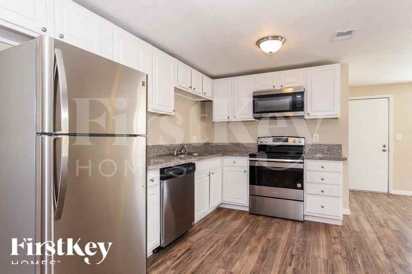 3826 W Griswold Rd - Photo 5 of 15