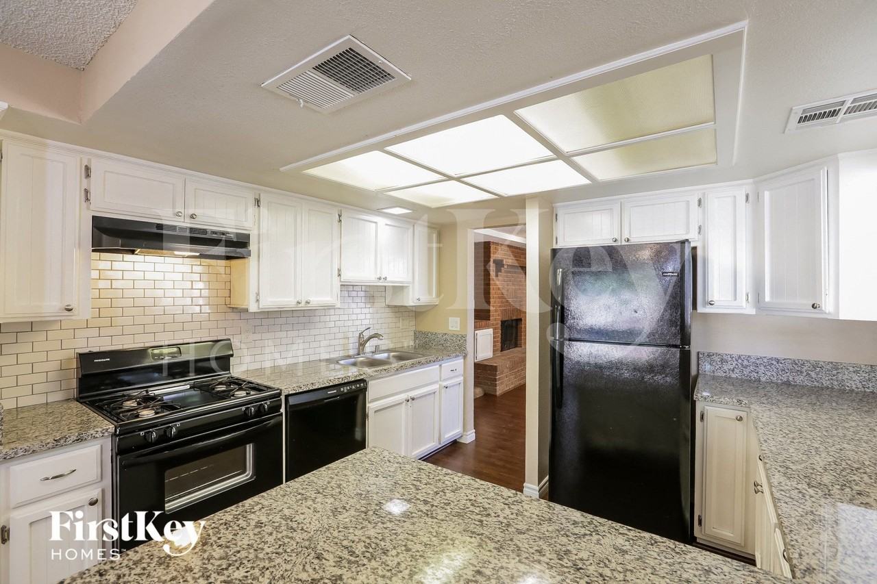 2953 Gala St - Photo 7 of 15