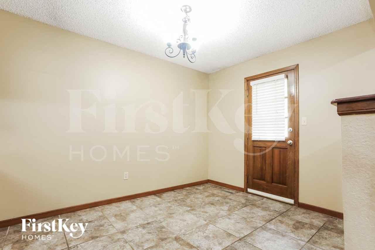 2636 Sw Krista Ct - Photo 3 of 16