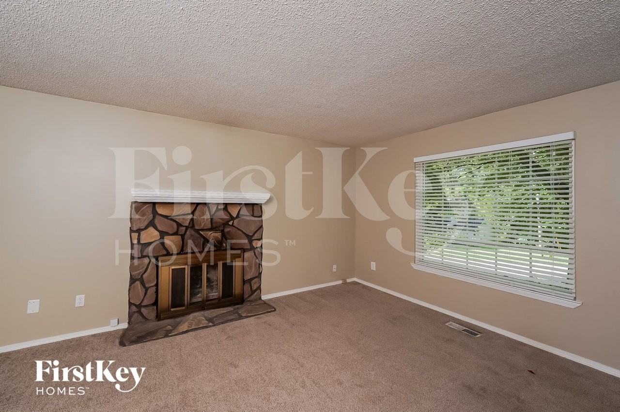 2321 Pentland Dr - Photo 2 of 15