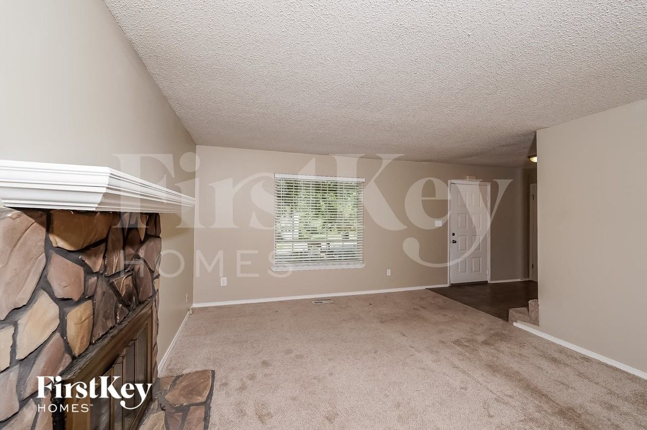 2321 Pentland Dr - Photo 3 of 15