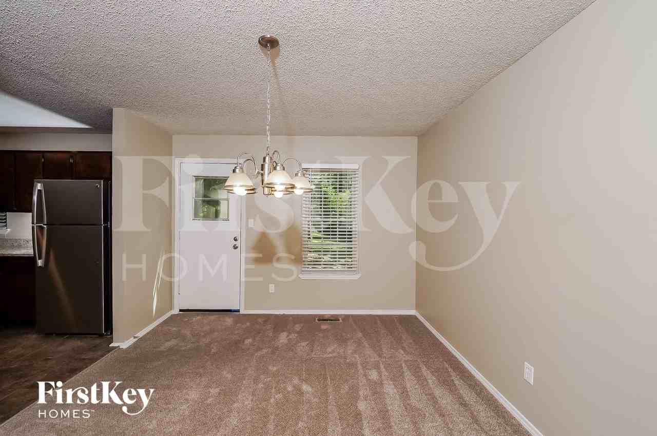 2321 Pentland Dr - Photo 4 of 15