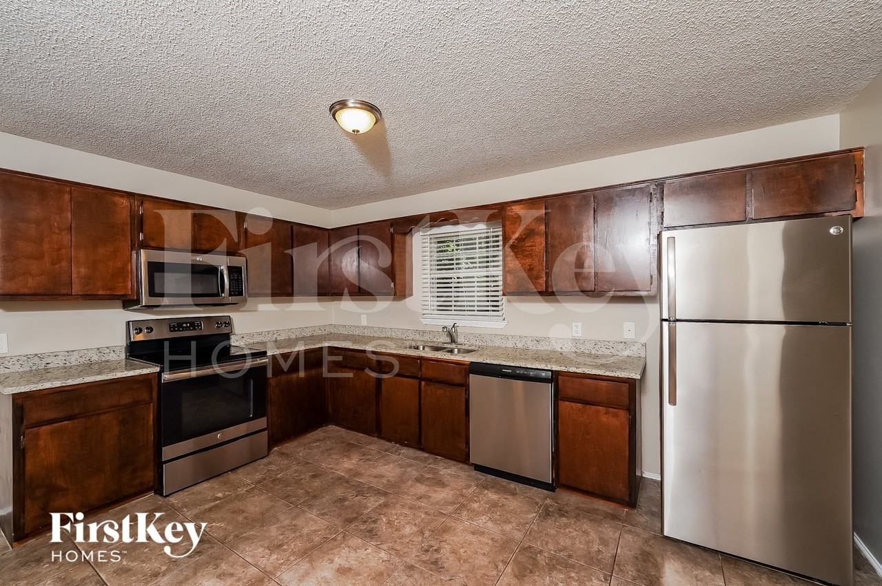 2321 Pentland Dr - Photo 5 of 15