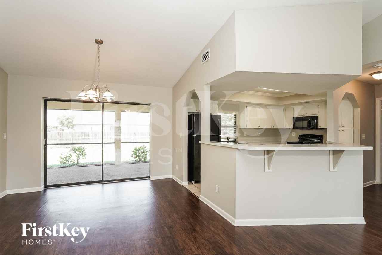 221 Sw 43rd Ter - Photo 4 of 15