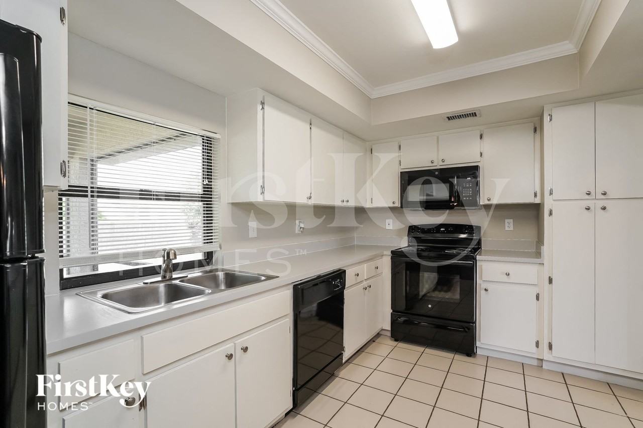221 Sw 43rd Ter - Photo 6 of 15