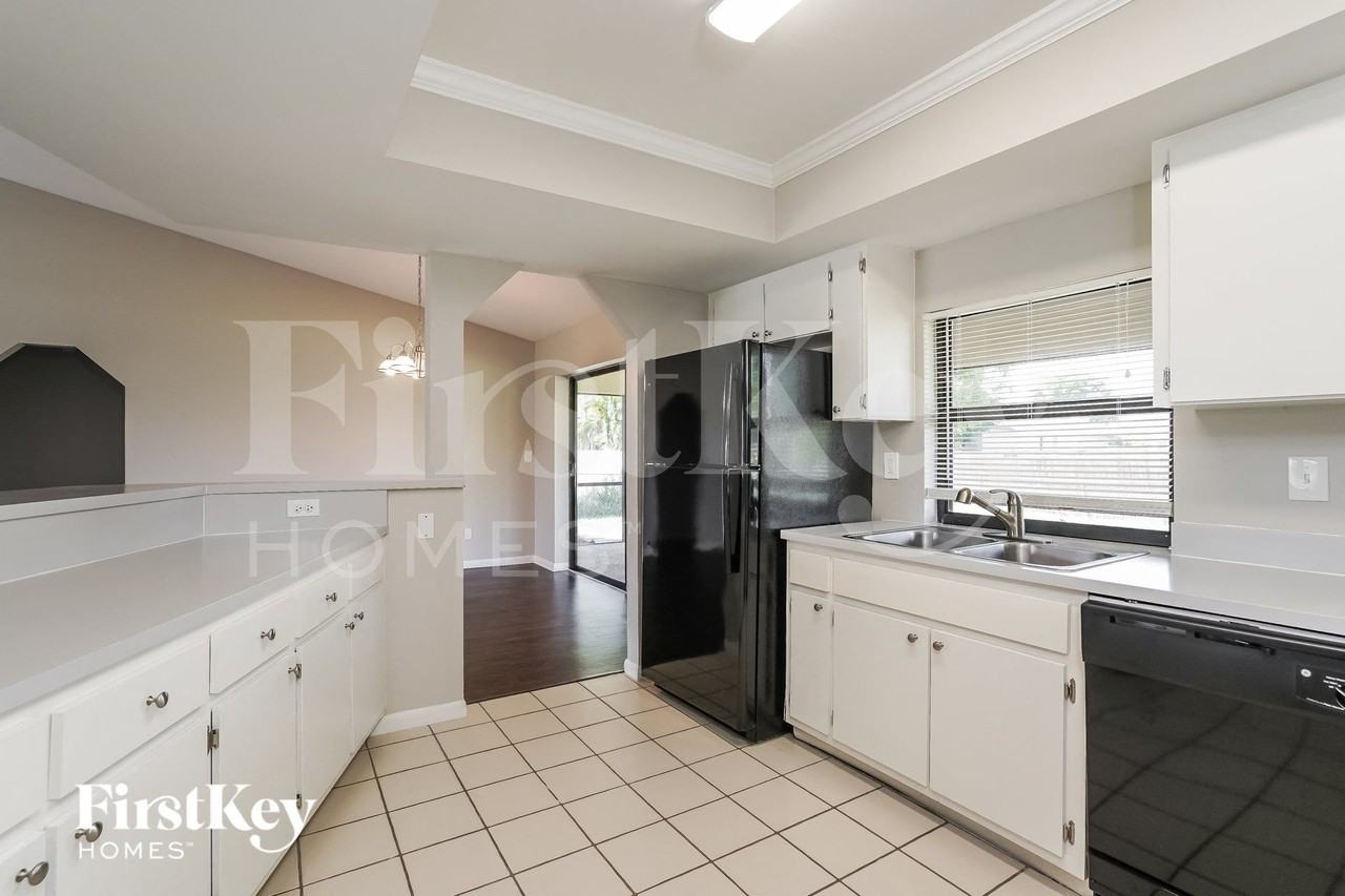 221 Sw 43rd Ter - Photo 7 of 15