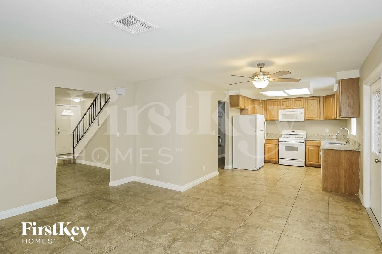 1727 Duarte Dr - Photo 2 of 15