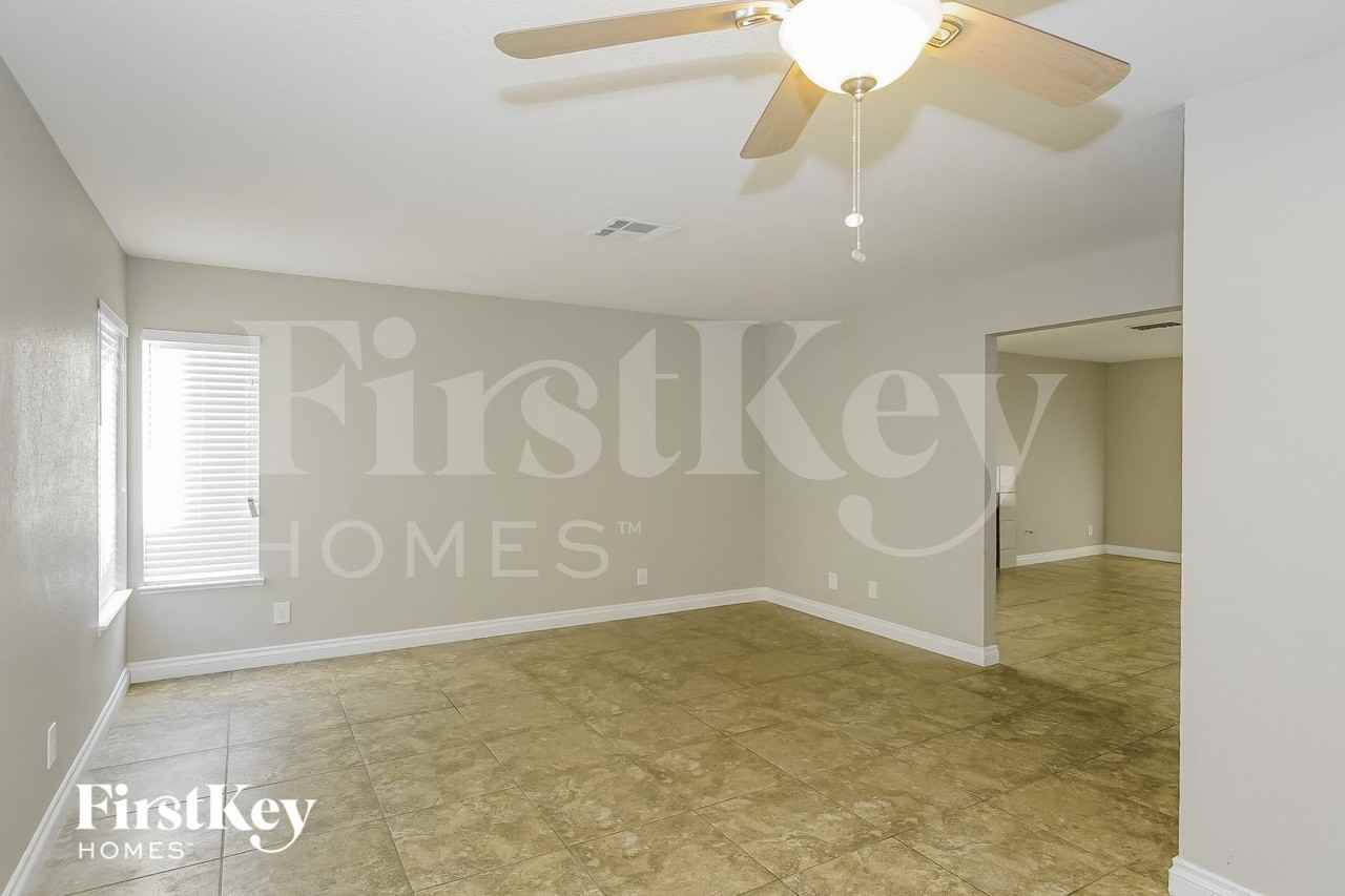 1727 Duarte Dr - Photo 3 of 15