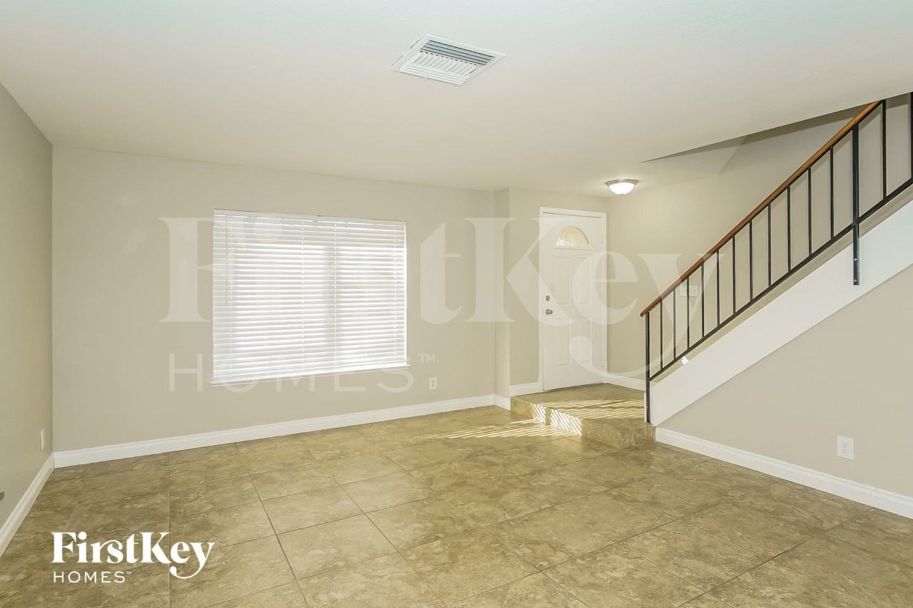 1727 Duarte Dr - Photo 4 of 15