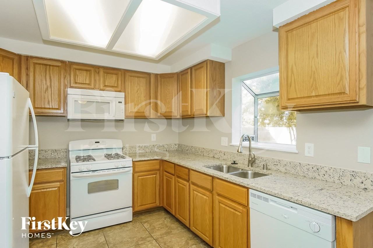 1727 Duarte Dr - Photo 6 of 15