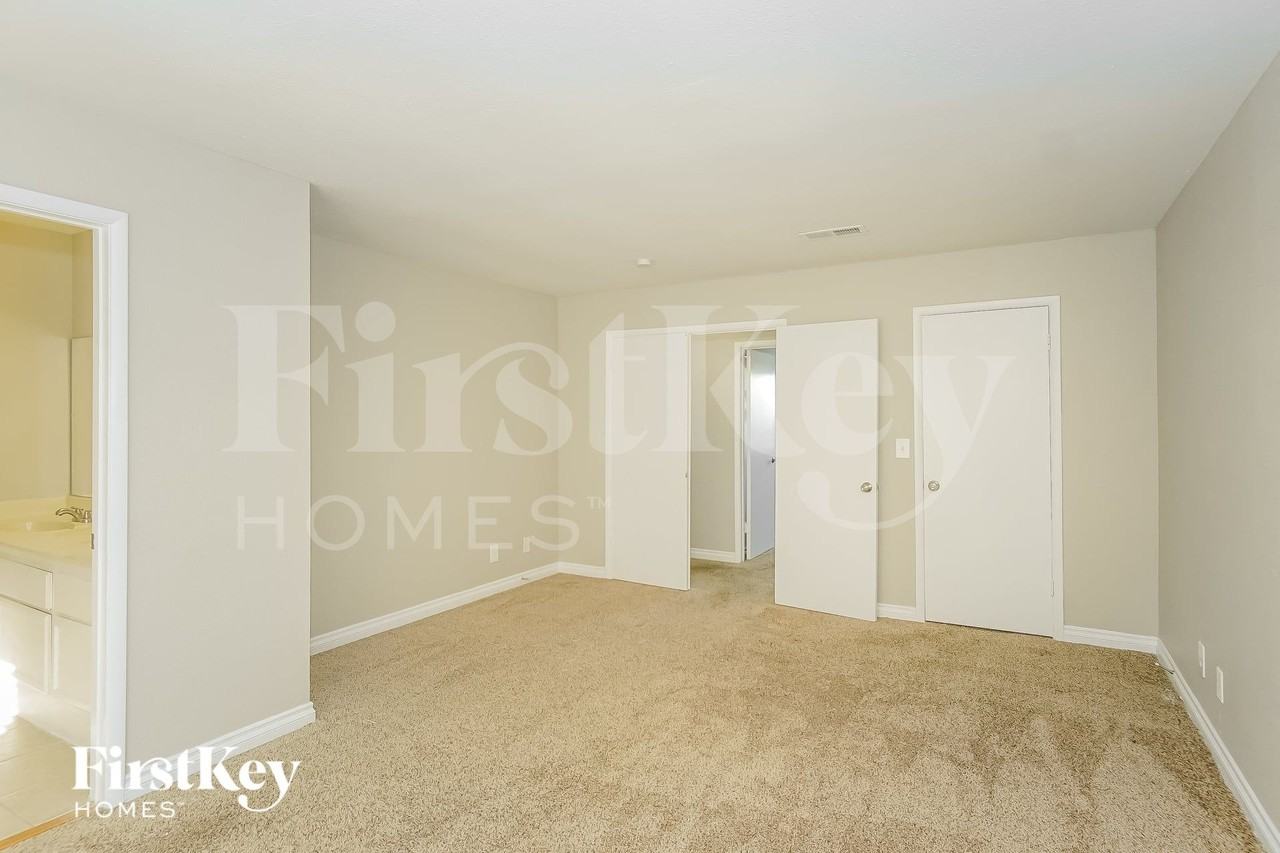 1727 Duarte Dr - Photo 7 of 15