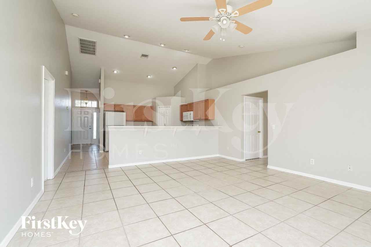 1702 Nw 18th St - Photo 3 of 15