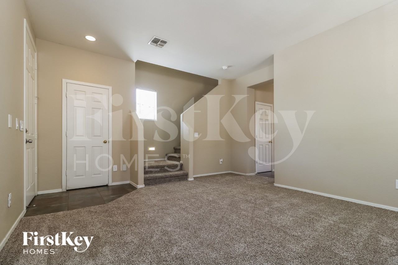 15427 W Canterbury Dr - Photo 3 of 16