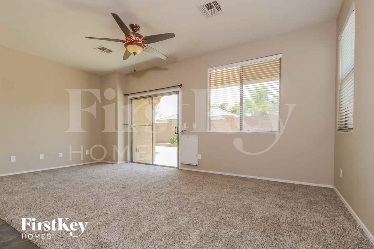 15427 W Canterbury Dr - Photo 4 of 16