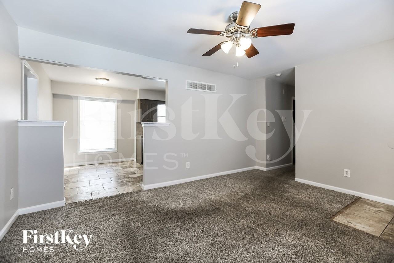 11947 Manchester Ave - Photo 4 of 15