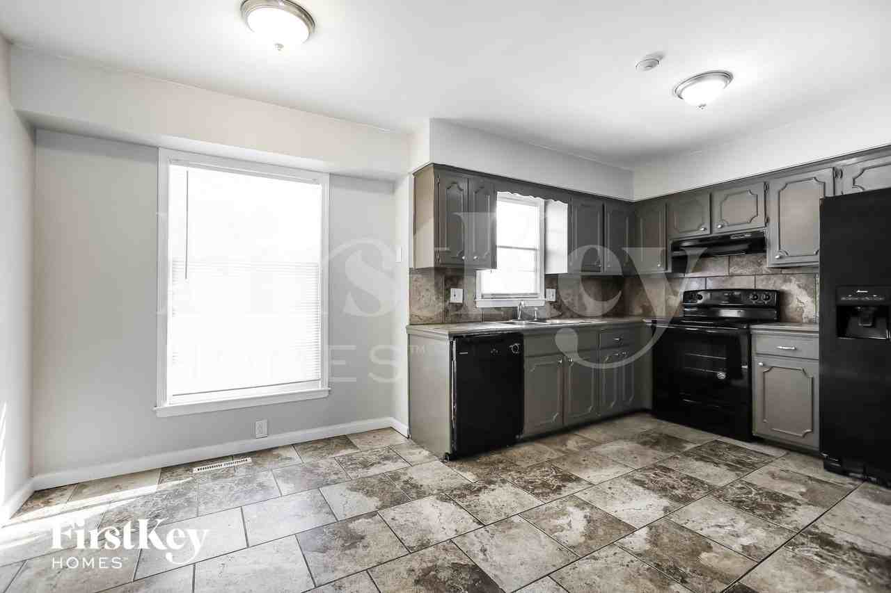 11947 Manchester Ave - Photo 5 of 15