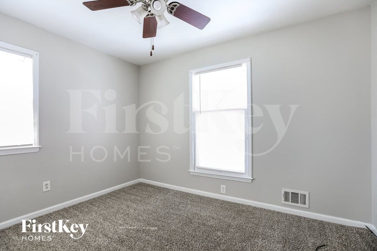 11947 Manchester Ave - Photo 7 of 15