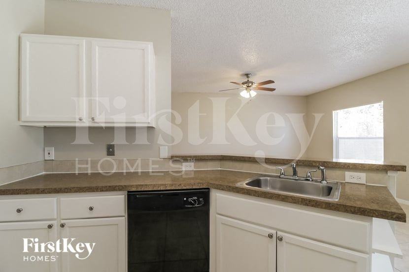 115 Marsh St - Photo 4 of 15