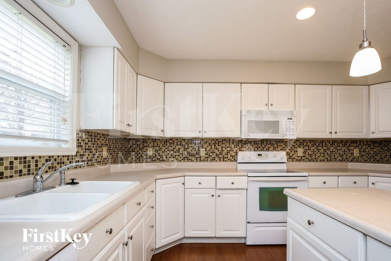 10794 Brixton Ln - Photo 7 of 15