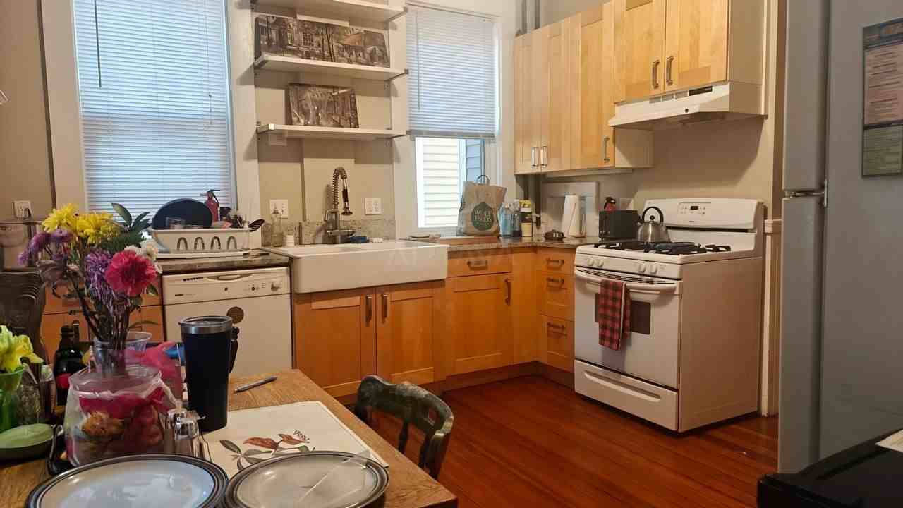 13 Linden Ave #1 - Photo 3 of 12
